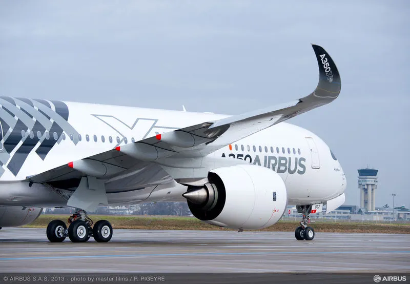 A350_XWB_MSN2_ROLL_OUT_PAINTHALL-10