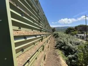 Mur antibruit végétal à Isolella, vue en longueur