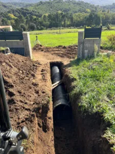 Canalisation d'eaux pluviales dans sa tranchée à Vero