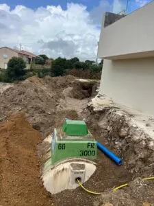 microstation assainissement individuel Porticcio - pose de la cuve - travaux VRD Corse du Sud
