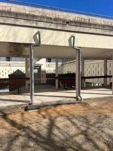 Descentes d'eaux pluviales sous le préau du lycée Laetitia à Ajaccio
