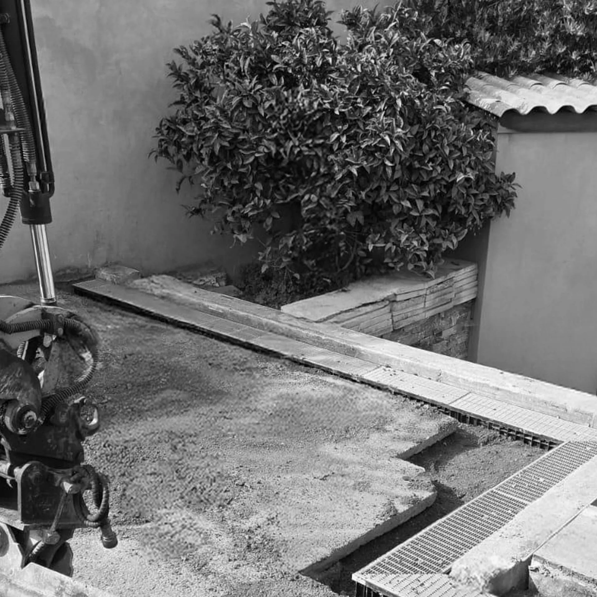 Pose de bordures et réseau d'eaux pluviales à la Castagna