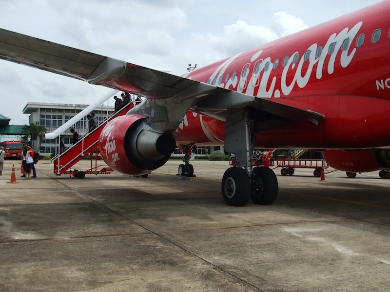 AirAsia airbus A320 www.airasia.com livery at Surat Thani Airport