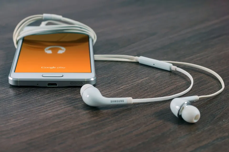 Samsung Android mobile phone. Google Play Music
