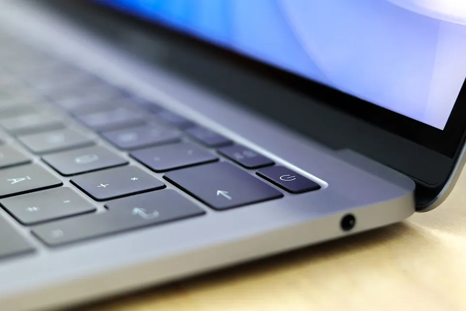 Apple MacBook