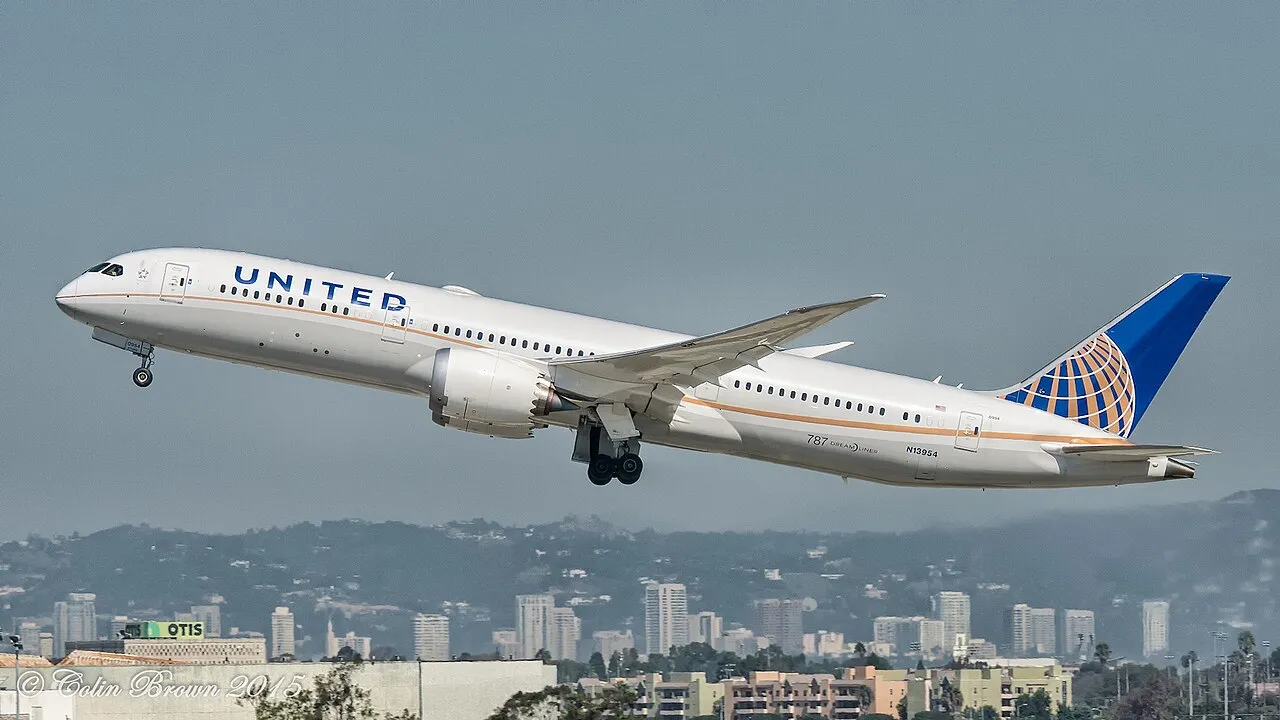 Boeing 787-9 Dreamliner United Airlines at Los Angeles International Airport, USA.