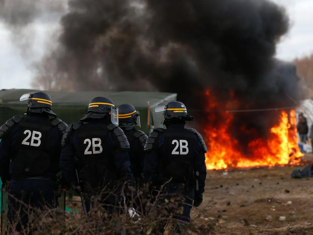 Calais Jungle demolitions