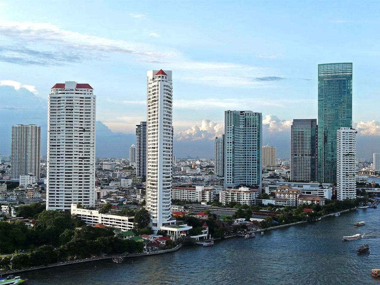 Thonburi bank of Chao Phraya River in Bangkok, with Saichol Mansion, Ideo Sathorn-Taksin, Urbano Absolute, River South Tower and Supakarn Condominium