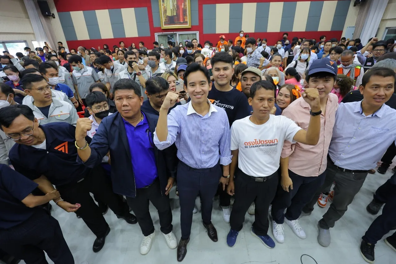 Leader of Move Forward Party Pita Limjaroenrat with his followers.