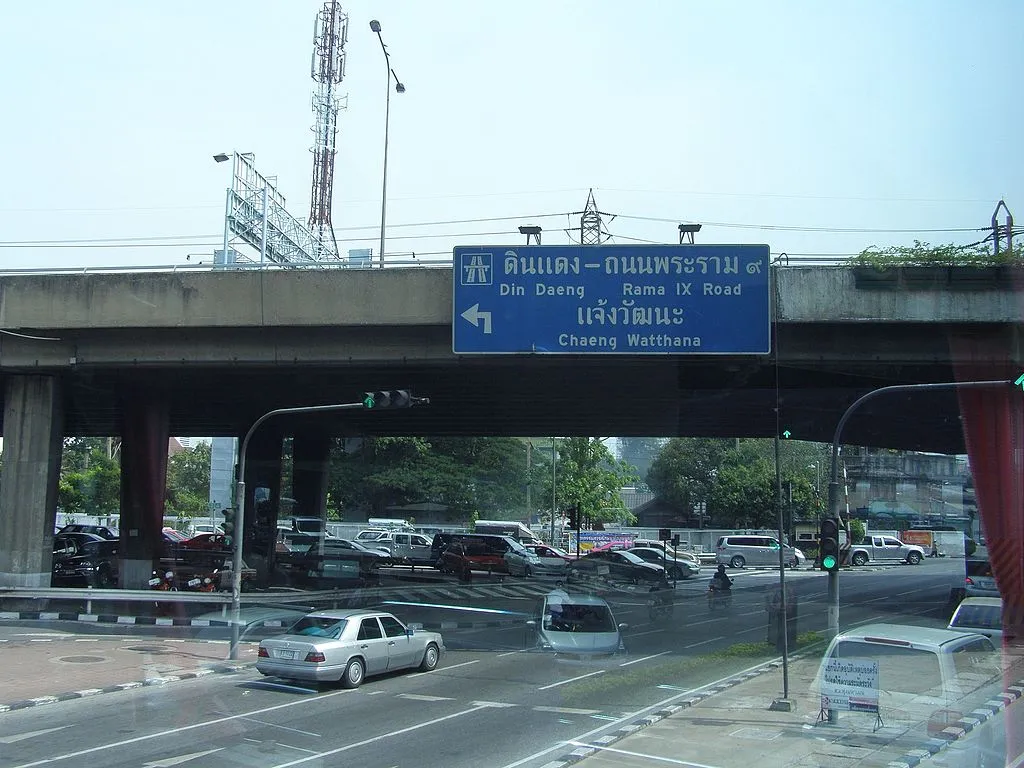 Traffic sign (Ding Daeng - Rama IX Road - Chaeng Watthana) in Khlong Toei