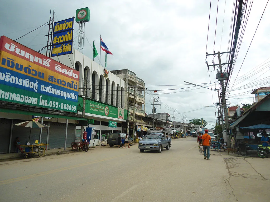Khlong Lan Market in Kamphaeng Phet Province.
