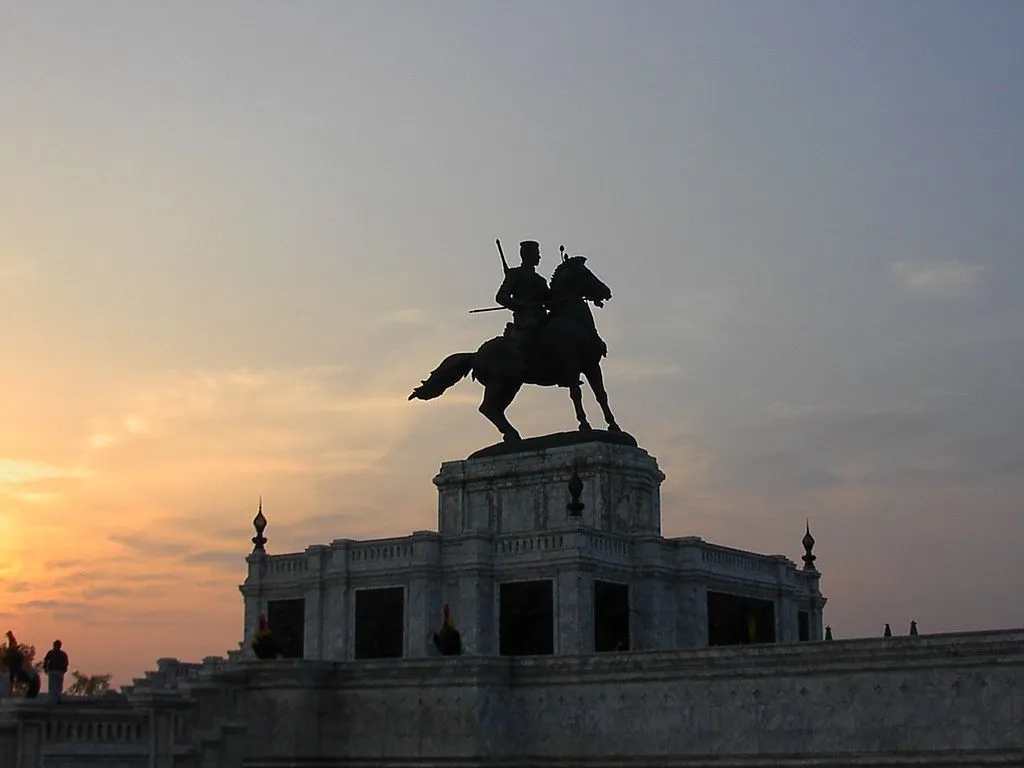 King Naresuan statue, Ayuthaya
