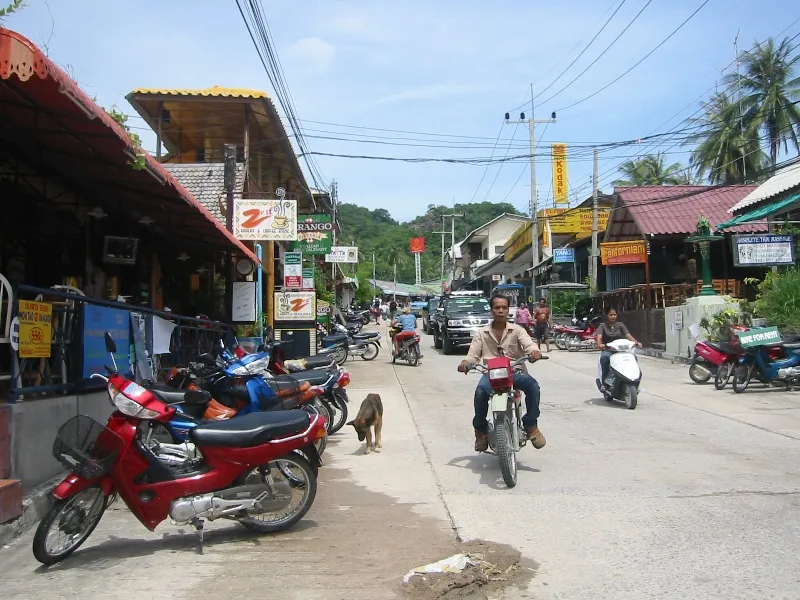 Koh Tao main street