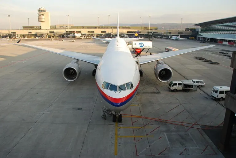 Malaysia Airlines Boeing 777 9M-MRQ at Zürich Airport.