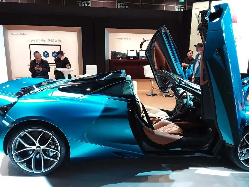 Mclaren race car 720S Spider blue in March 2019