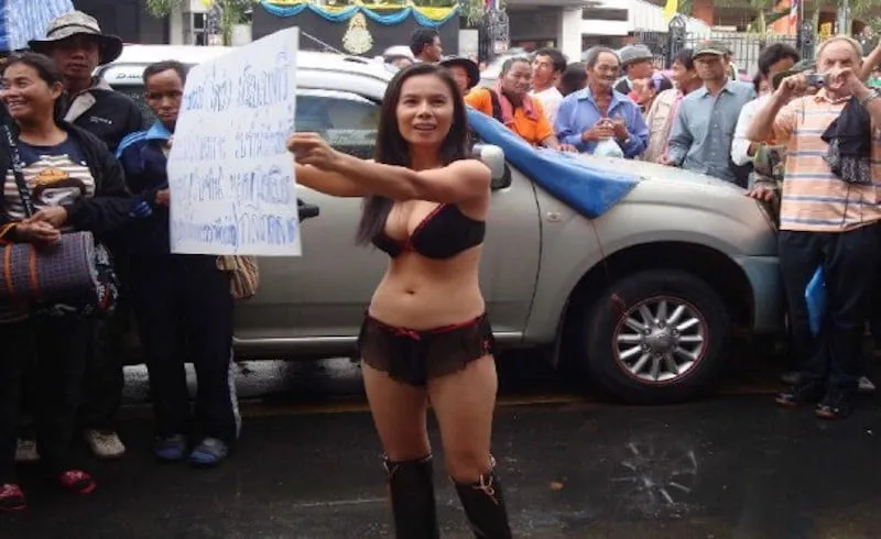 Korat woman Patcharida Keeratinoppadol protests in front the Government House in Bangkok