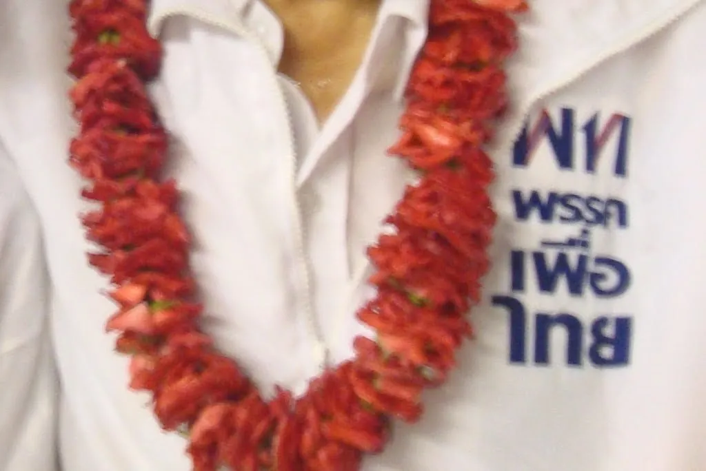 Shirt with Pheu Thai Party logo