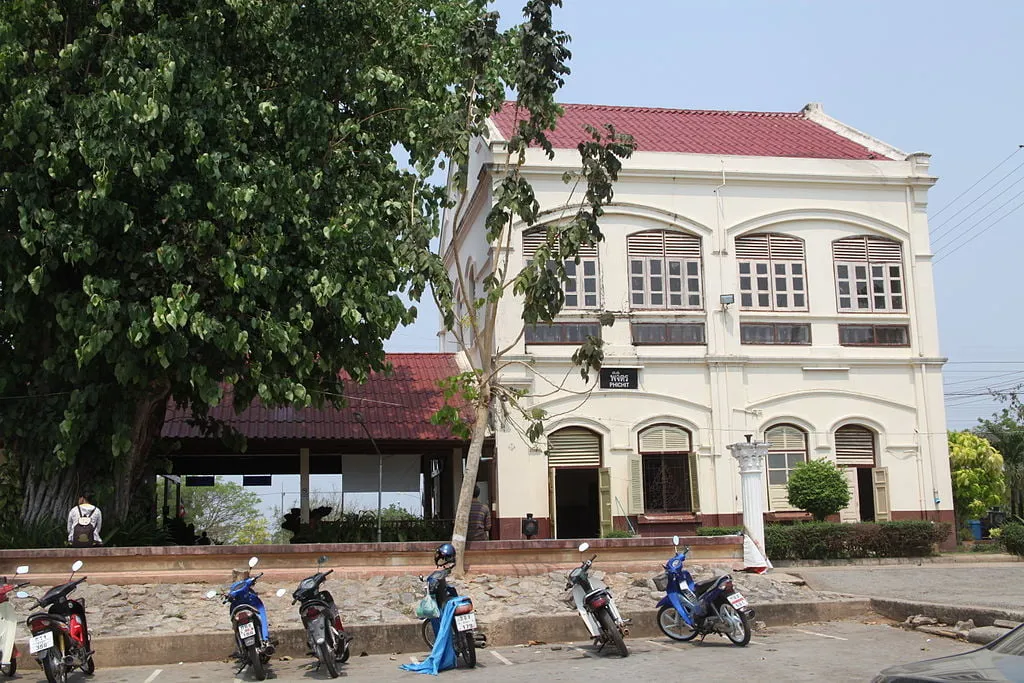 Phichit train station