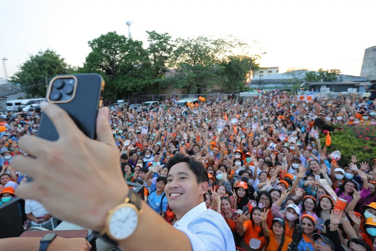 Leader of Move Forward Party Pita Limjaroenrat taking a selfie.