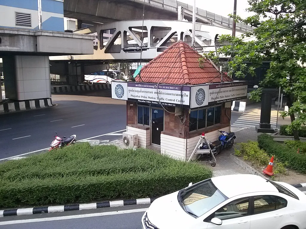 Police kiosk in Thanon Phaya Thai, Bangkok