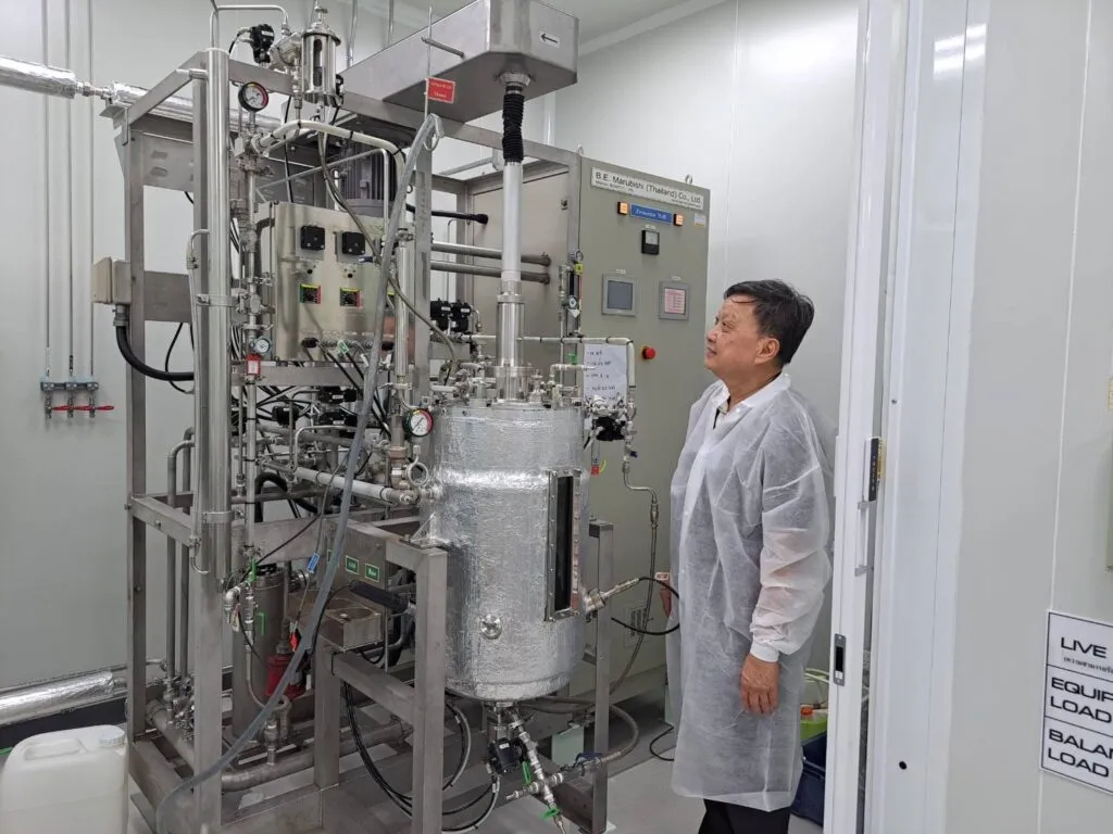 Prof. Dr. Warawut Chulalaksananukul controlling a machine.