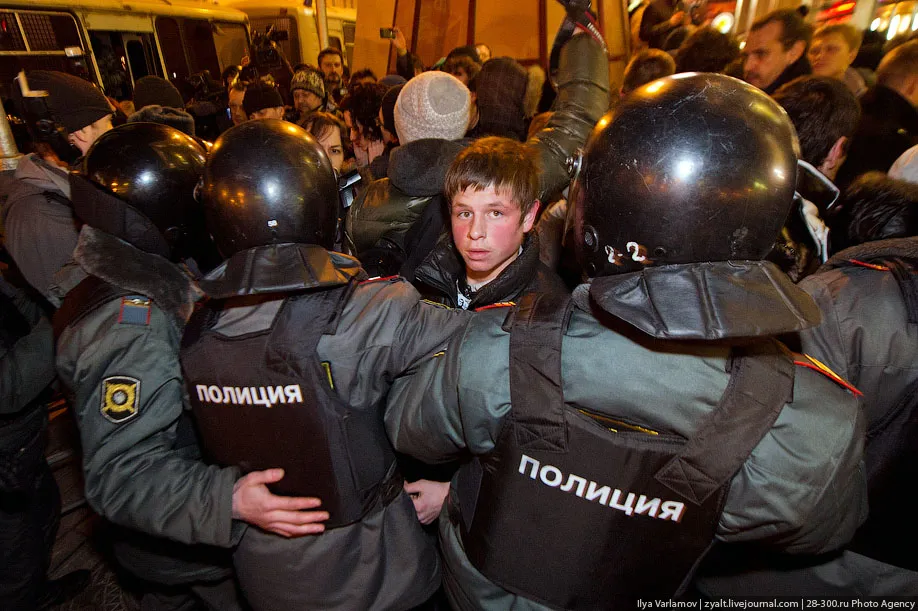 Russian police forces in Moscow suppress the demonstrations of peaceful protesters