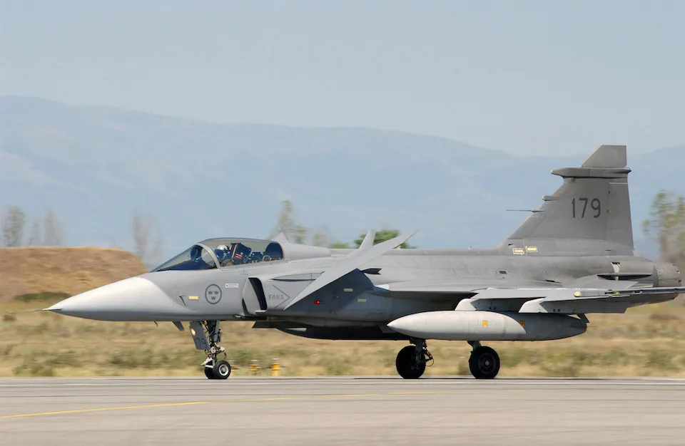 JAS-39 Gripen landing