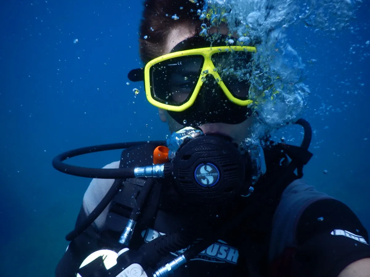 Scuba diving equipment