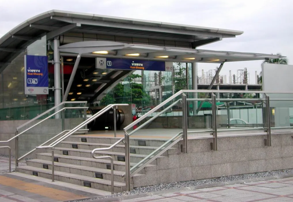 The entrance to Huai Khwang MRT Station
