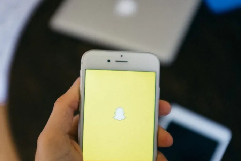 Signing in to Snapchat app