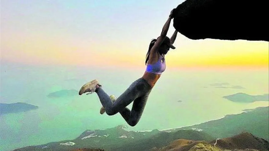 Famous Instagram influencer Influencer Sophia Cheung dies after falling down waterfall while taking selfie died after falling off waterfall while taking a selfie