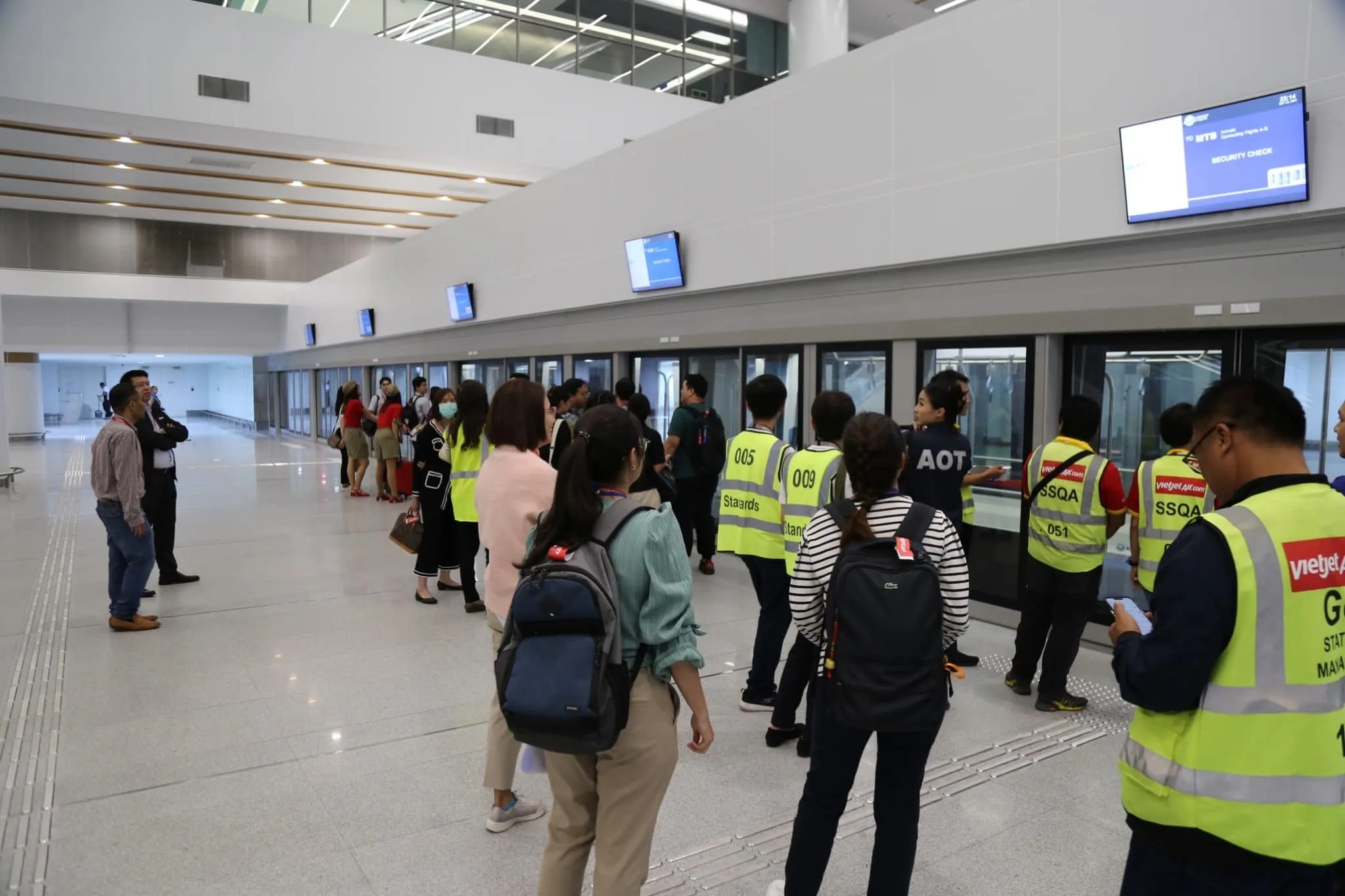 Bangkok Suvarnabhumi Airport SAT-1 terminal APM train system.
