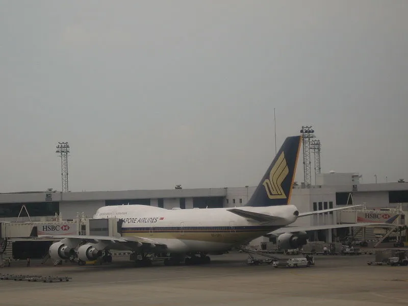 Singapore Airlines 747-412 in Bangkok.