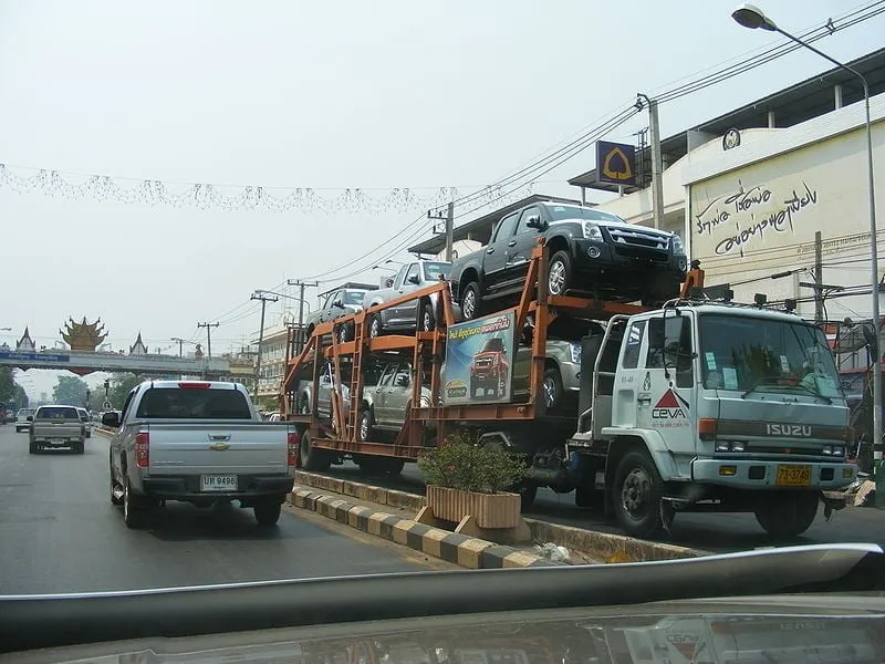 Isuzu truck carries Isuzu D-Max pickup trucks