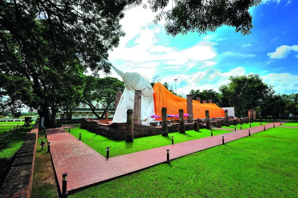 Wat Khun Inthapramun in Ang Thong