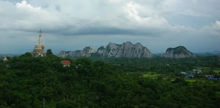 Wat Nong Hoi in Ratchaburi