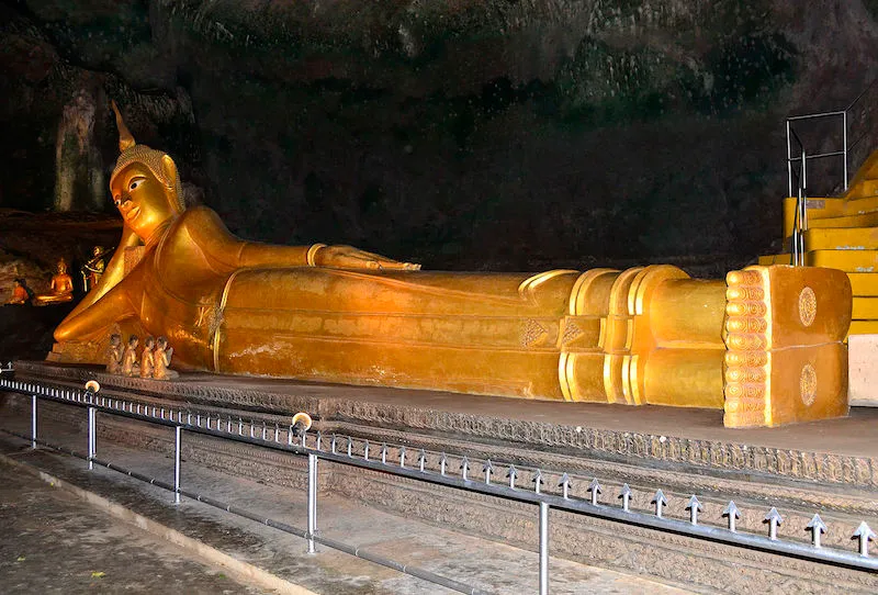 Wat Suwannakuha in Phang Nga