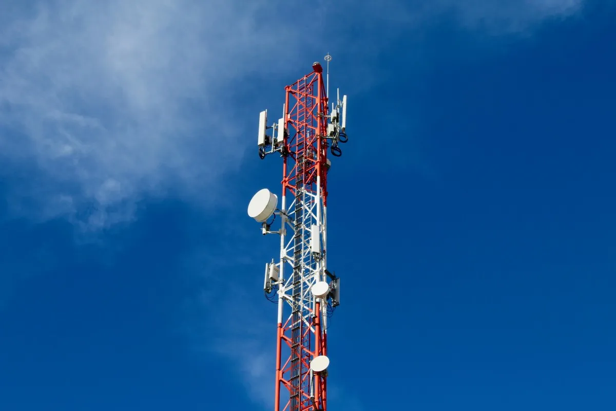 Radio antenna mast