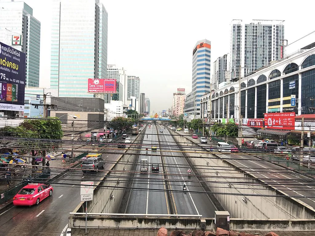 Ratchadaphisek Road at Sutthisan Intersection, Bangkok