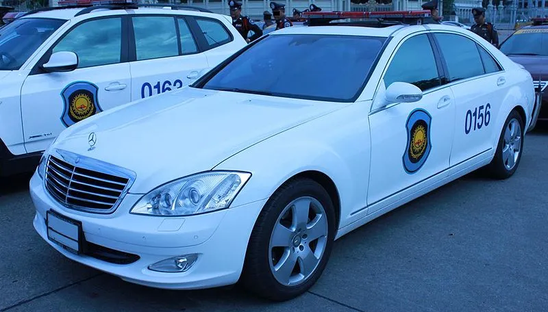 Mercedes-Benz S-350 police car in Bangkok
