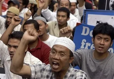 Thai-Muslim protesters