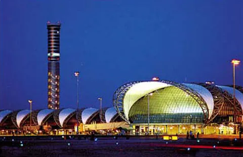 Suvarnabhumi Airport in Samut Prakarn at night.