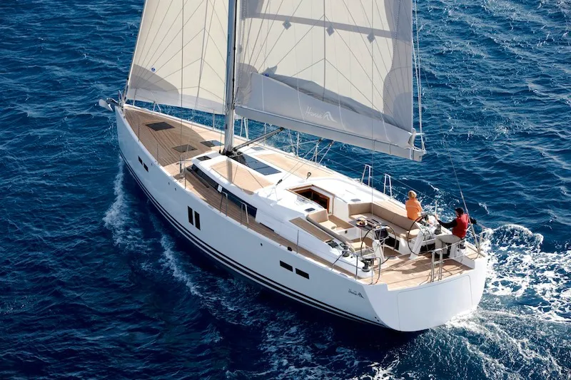 ITA, Italien, Castiglioncello, eine Yacht vom Typ Hanse 545 segelt vor der Kueste Italiens nahe Pisa