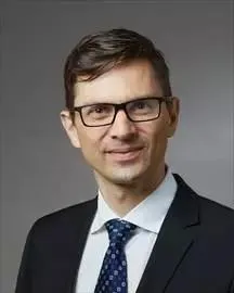 图7. 耶鲁大学医学院的心脏手术专家Arnar Geirsson